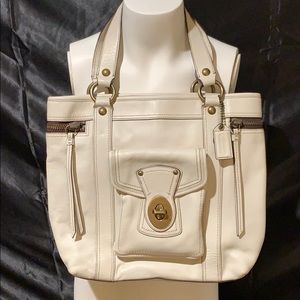 ⬇️ Ivory Coach Bag and Wallet